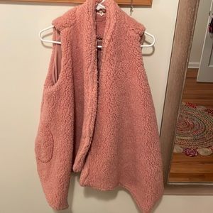 Oversized pink Sherpa vest with pockets